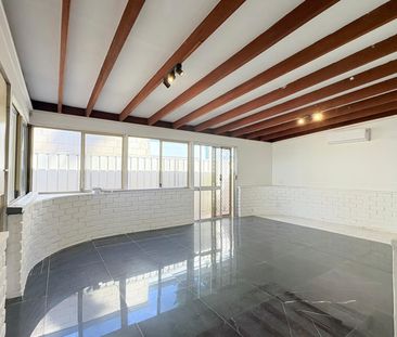 Spacious 3-Bedroom Home in Prime Kelmscott Location! - Photo 1