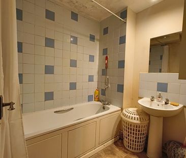 Room in a Shared Flat, Shearsmith House Hindmarsh Close, E1 - Photo 5