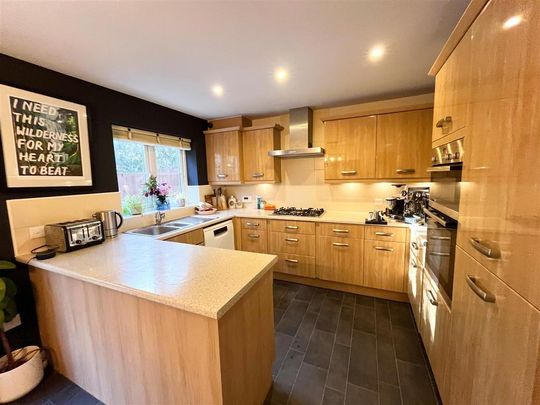 4 bedroom house to rent - Photo 1