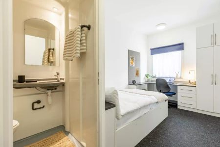 4 Bed Ensuite - Photo 5