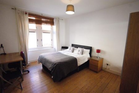 3 bedroom flat to rent - Photo 5