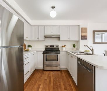 For Lease - 9 Trumpet Valley Boulevard, Brampton, Ontario - Photo 3