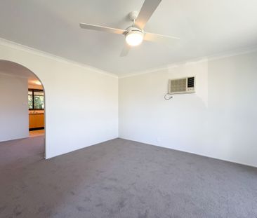 Spacious 3-Bedroom Family Home in Prime Kingswood Location - Photo 2