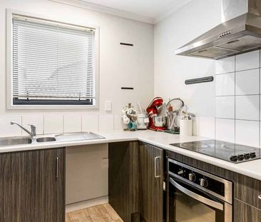 Spacious 3-Bedroom Family Home with Extra Comf... - Photo 4