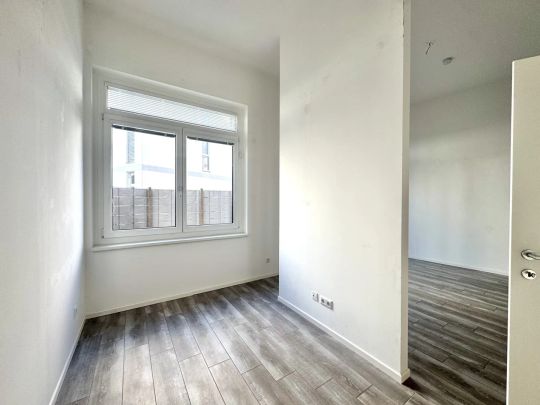 Perfekte Singlewohnung mit großzügiger Terrasse - 3,5 Hohe Decken! - Swimmingpool zur gemeinschaftlichen Nutzung vorhanden - Foto 1