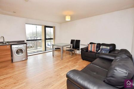 2 bedroom flat to rent - Photo 2