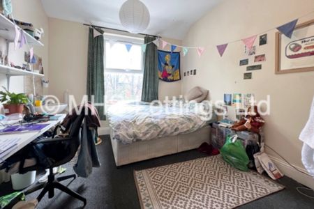 8 Bedroom Mid Terraced House for rent in Regent Park Avenue - Photo 5