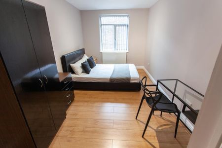 3 bedroom flat to rent - Photo 3