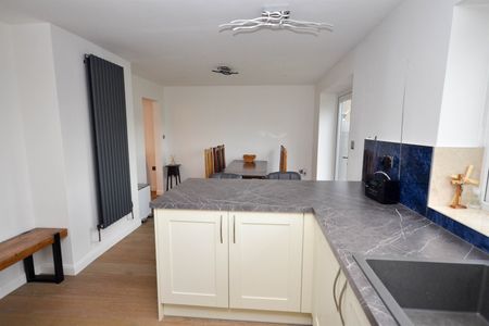 3 bed semi-detached house to rent in Coniston, Wardley, NE10 - Photo 4