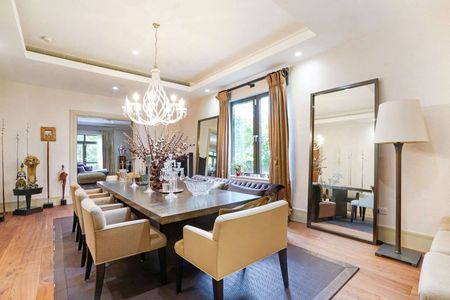 An exceptional 3 bedroom apartment set within an exclusive residential development - Photo 3