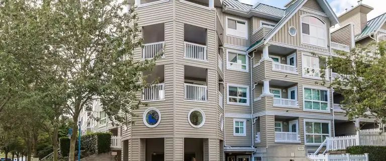 Newly renovated 2 bed 2 bath water view condo near River Road Richmond | 5500 Lynas Lane, Richmond - Photo 1