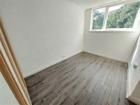 Flat to rent on - Photo 2