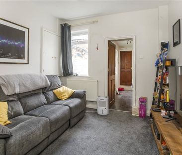 Well-presented 2 bedroom terrace property located in the popular So... - Photo 3