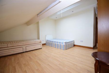 4 bedroom flat to rent - Photo 5