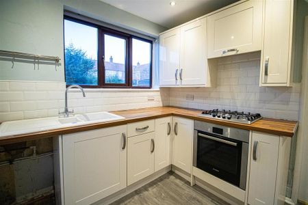 3 bedroom semi-detached house to rent - Photo 5