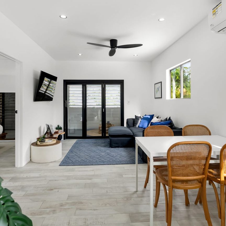 Available Now - Fully Furnished Palm Cove Living - Photo 1