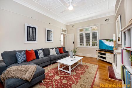 CONVIENTLY LOCATED FAMILY HOME - Photo 4
