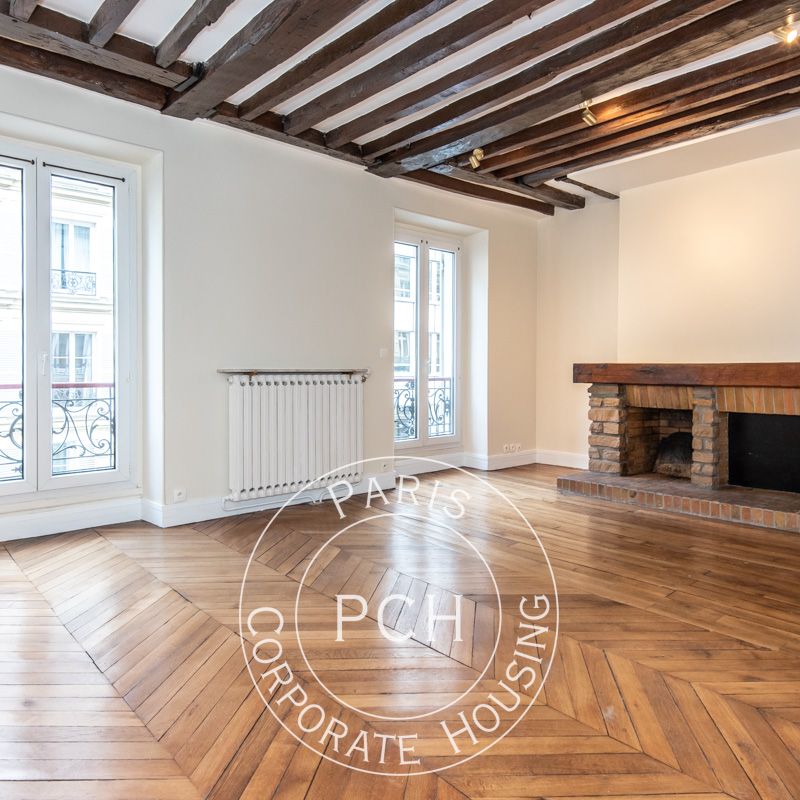 Rue de Bassano, - Photo 1