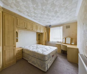 3 bedroom flat to rent - Photo 3