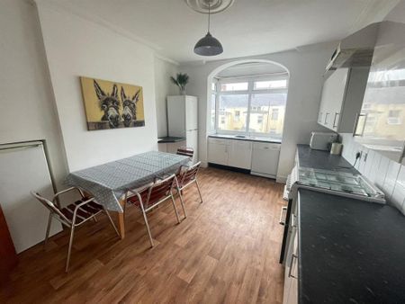 6 bedroom house to rent - Photo 2