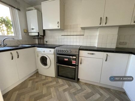 2 bedroom terraced house to rent - Photo 2