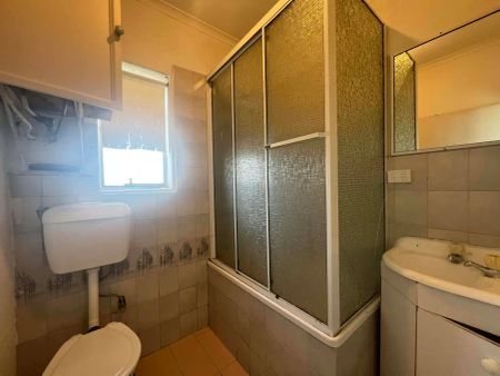 “CONVENIENT LIVING IN THE HEART OF MAIDSTONE” - Photo 2