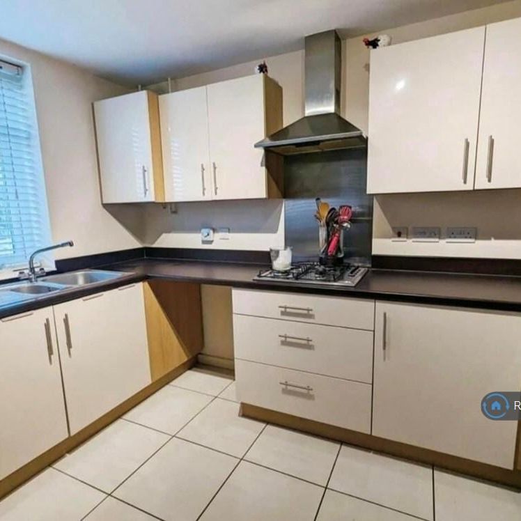 3 bedroom end of terrace house to rent - Photo 1