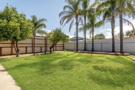 Three Bedrooms with Large Shed - Photo 2