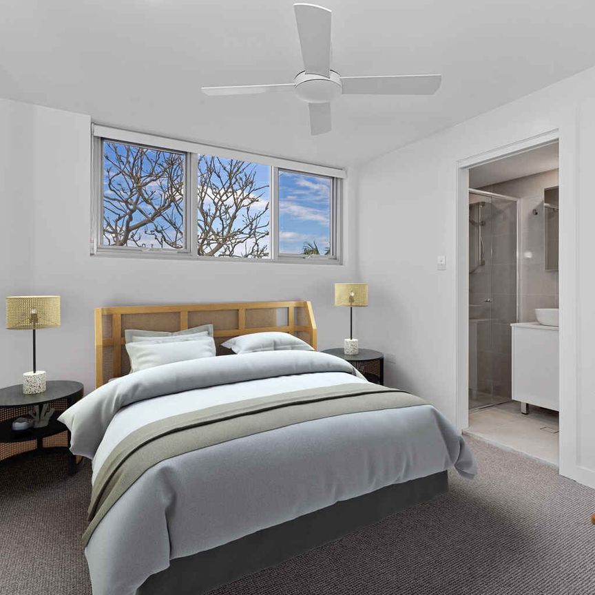 Modern 2 Bed Coastal Apartment with Parking - Photo 1