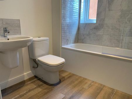 3 bedroom semi-detached house to rent - Photo 3