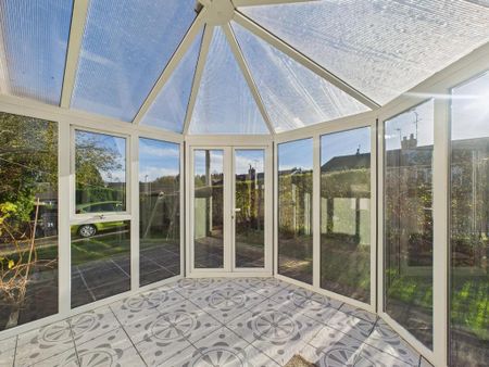 2 bedroom semi-detached bungalow to rent - Photo 3