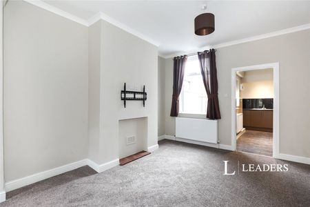 3 bedroom house to rent Flag Lane, CW1 - Photo 2