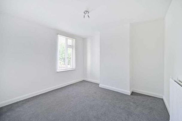 Upper Sunbury Road, Hampton, TW12 - Photo 1