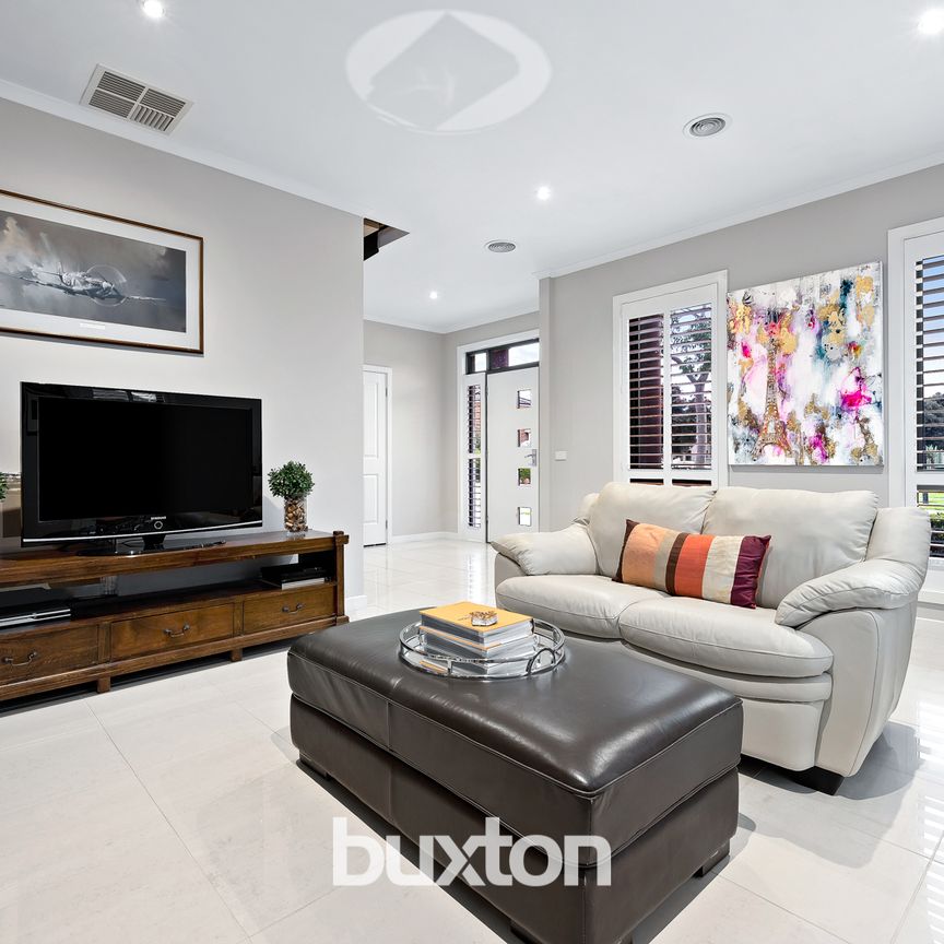 10 Stanford Avenue, Keysborough VIC 3173 - House For Rent | Domain - Photo 1