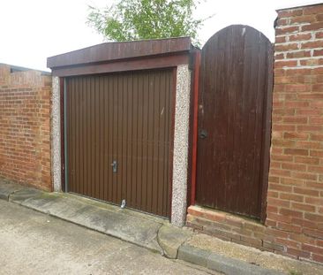 2 bedroom terraced house to rent - Photo 4