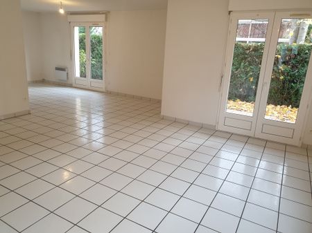 Location Maison 6 pièces 122m² CHAMALIERES 63400 - Photo 2