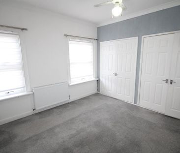 3 bedroom end of terrace house to rent - Photo 4