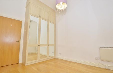2 bedroom Flat To Let - Photo 3
