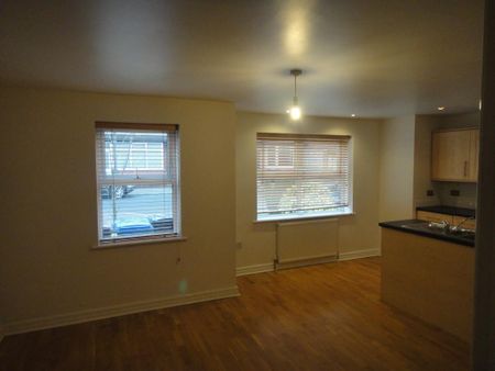 2 bedroom flat to rent - Photo 2