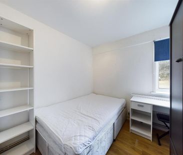 3 bedroom flat to rent - Photo 5