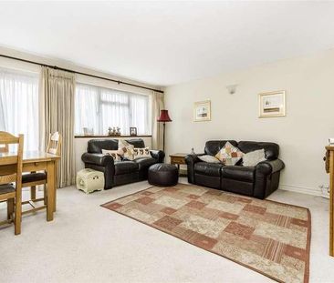 Harriet Way, Bushey, WD23 - Photo 2