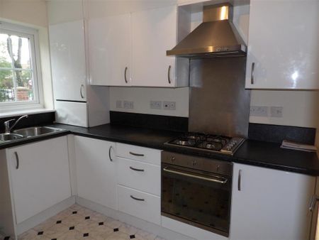 3 bedroom semi-detached house to rent - Photo 3