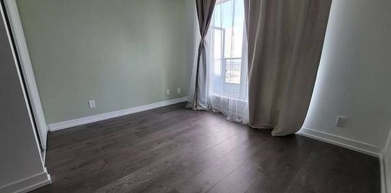 Hwy 7/Jane Beautiful 1Bdrm +Den As 2nd Bdrm Near Subway, University - Photo 2