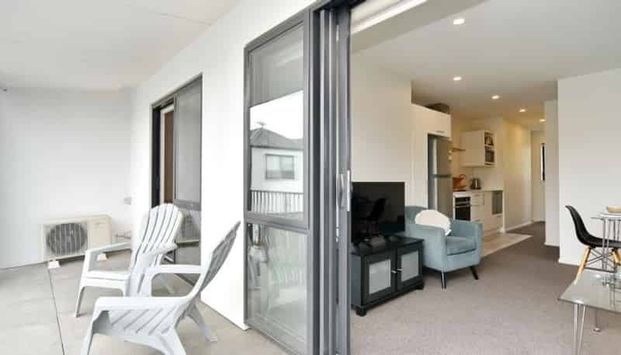 Bright, Furnished 2-Bedroom Apartment in Merivale - Photo 1