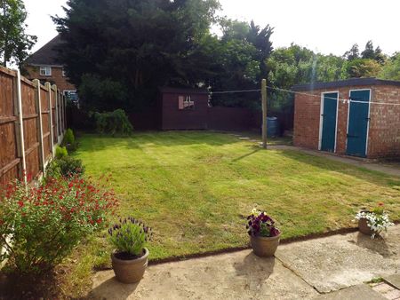 3 bedroom semi detached house to rent, - Photo 4