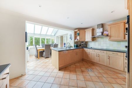 4 bedroom detached house to rent - Photo 3