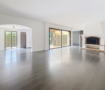 Location Maison 5 pièces 209m² MOUGINS 06250 - Photo 2