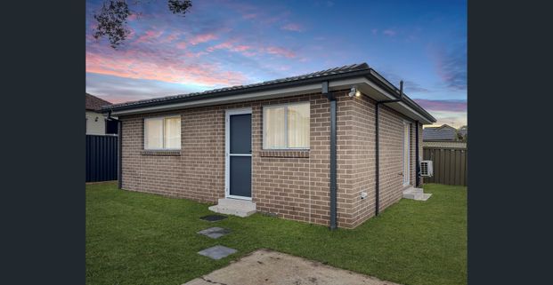 BRAND NEW STREET FRONTAGE GRANNY FLAT! - Photo 1