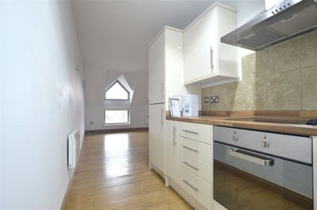 2 bedroom apartment to rent - Photo 3