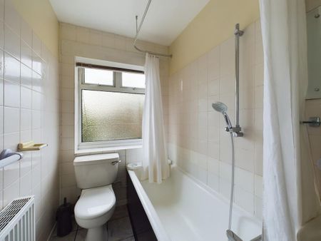 3 bedroom semi-detached house to rent - Photo 5